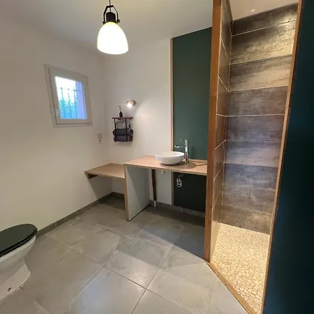 Avec Exterieur Ombrage * サン・マルセル・レ・ヴァロンス